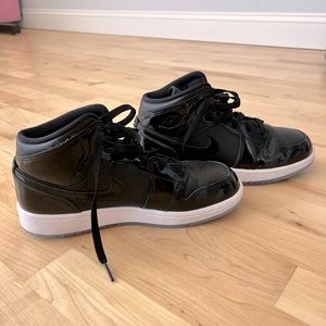 Nike Air Jordan 1 Mid SE Space Jam, big kid size 6